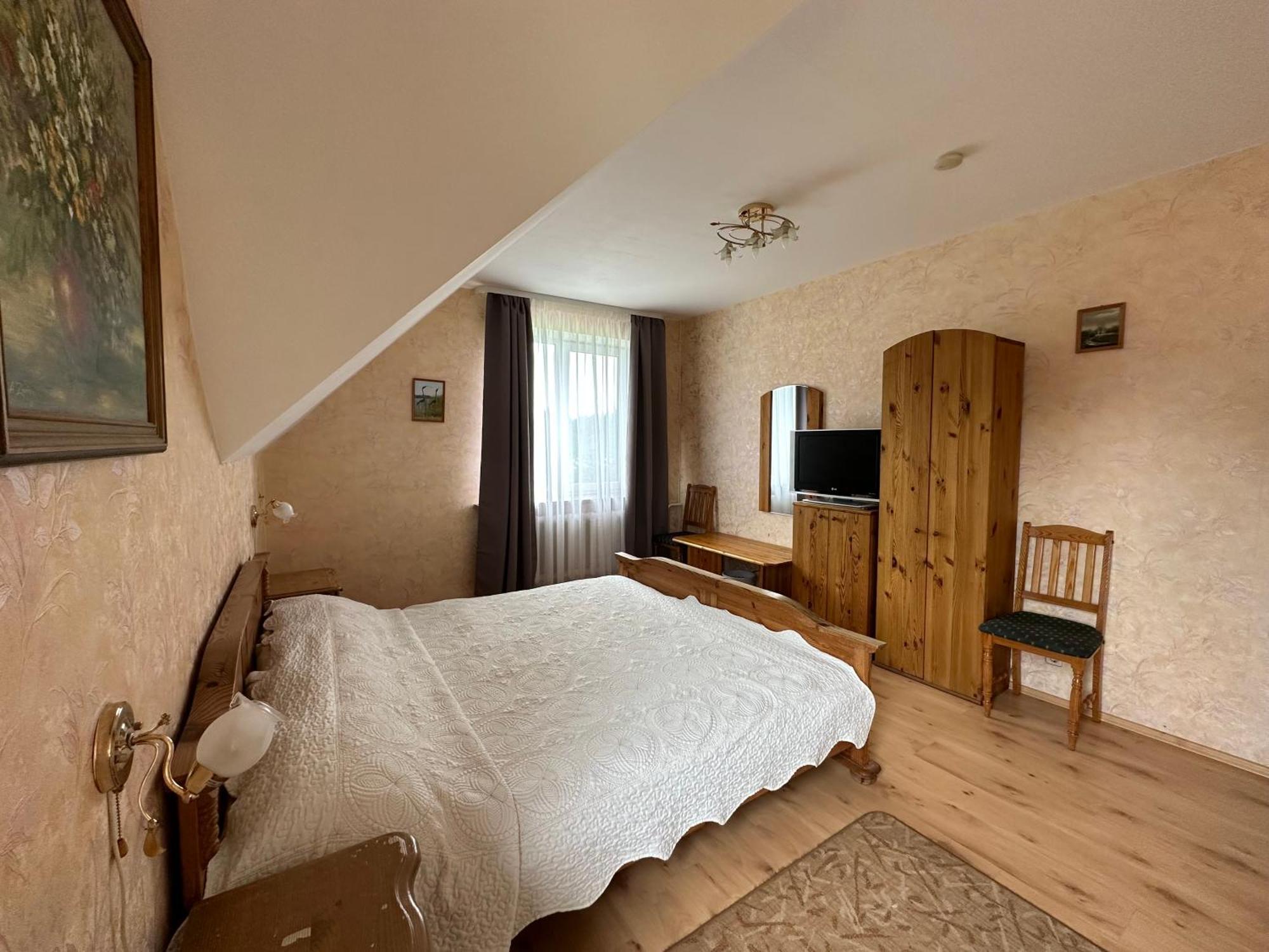 Radi Hotel Brocēni Екстериор снимка