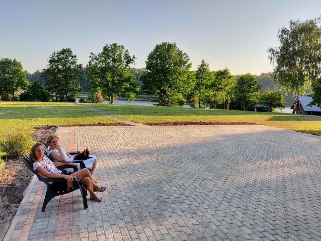 Radi Hotel Brocēni Екстериор снимка