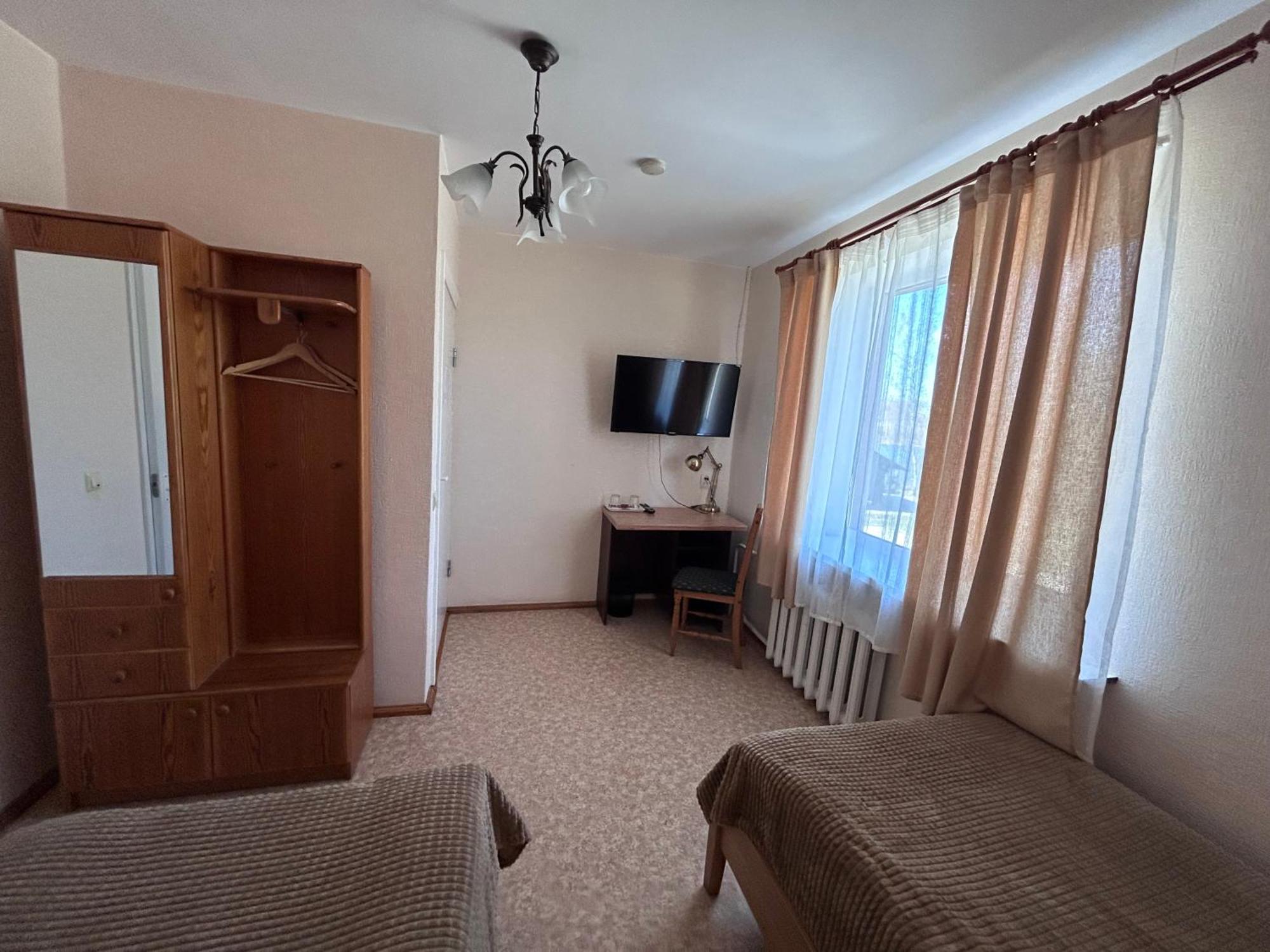 Radi Hotel Brocēni Екстериор снимка