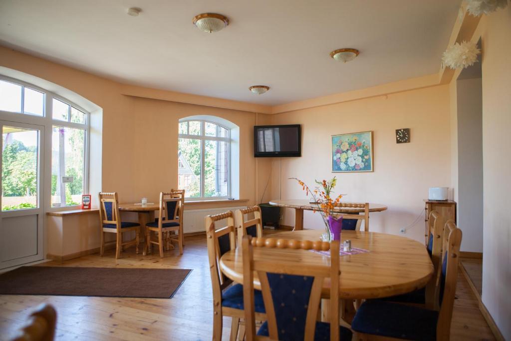 Radi Hotel Brocēni Екстериор снимка